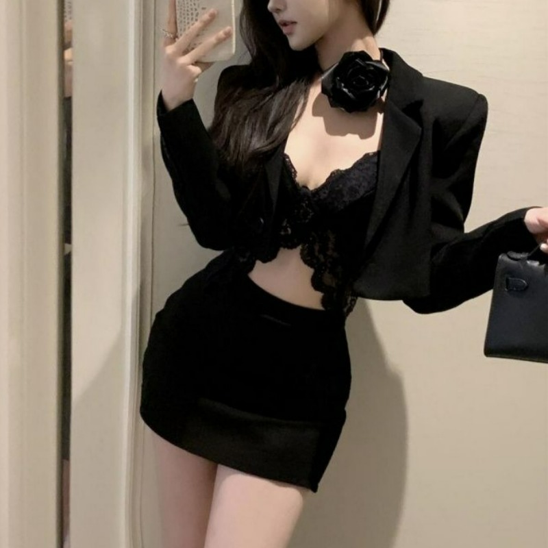 Blazer primaverile nero Bralet - Lace Bralette Set recensione e prezzo