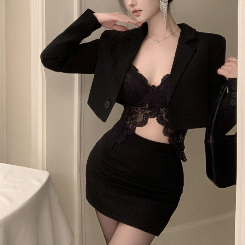 Blazer primaverile nero Bralet - Lace Bralette Set recensione e prezzo