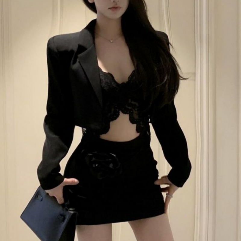 Blazer primaverile nero Bralet - Lace Bralette Set recensione e prezzo